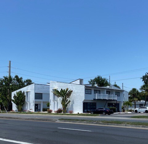 More Photos Of 2015 S Tuttle Ave, Sarasota Medical For Sale