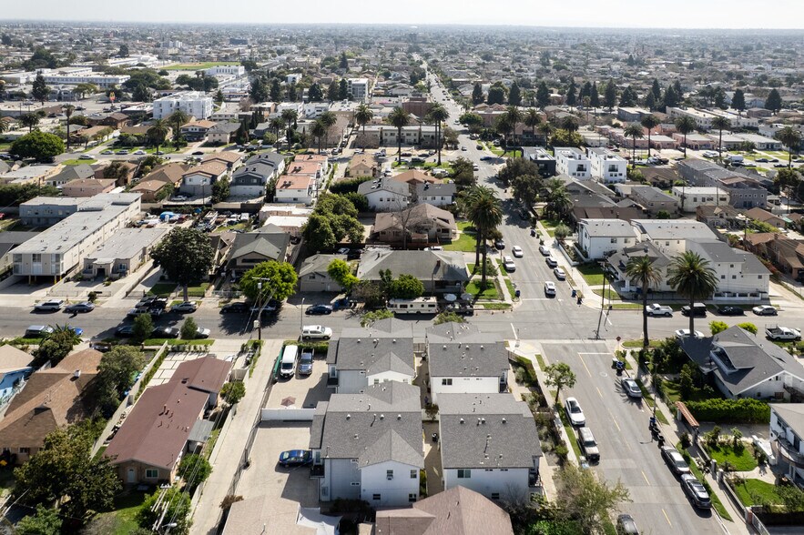 More Photos Of 3944 S Budlong Ave, Los Angeles Apartments For Sale