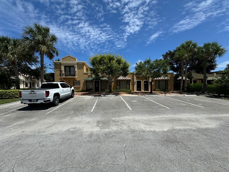Primary Photo Of 19940 Mona Rd, Tequesta Office Residential For Lease