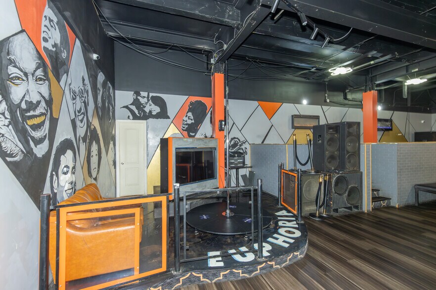 More Photos Of 1820 E 30th St, Cleveland Sports And Entertainment For Sale