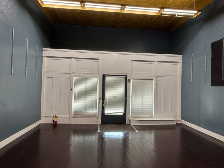 More Photos Of 216 S Main St, Monmouth Office For Lease