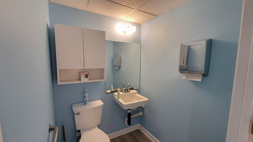 More Photos Of 2831 Ringling Blvd, Sarasota Medical For Sale