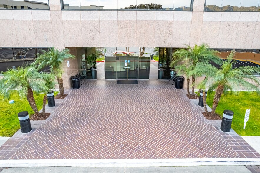More Photos Of 301 W Huntington Dr, Arcadia Medical For Lease