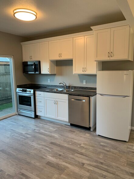 More Photos Of 271 Clay St E, Monmouth Apartments For Sale