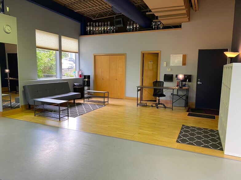 More Photos Of 14703 1st Ln NE, Duvall Office For Sale