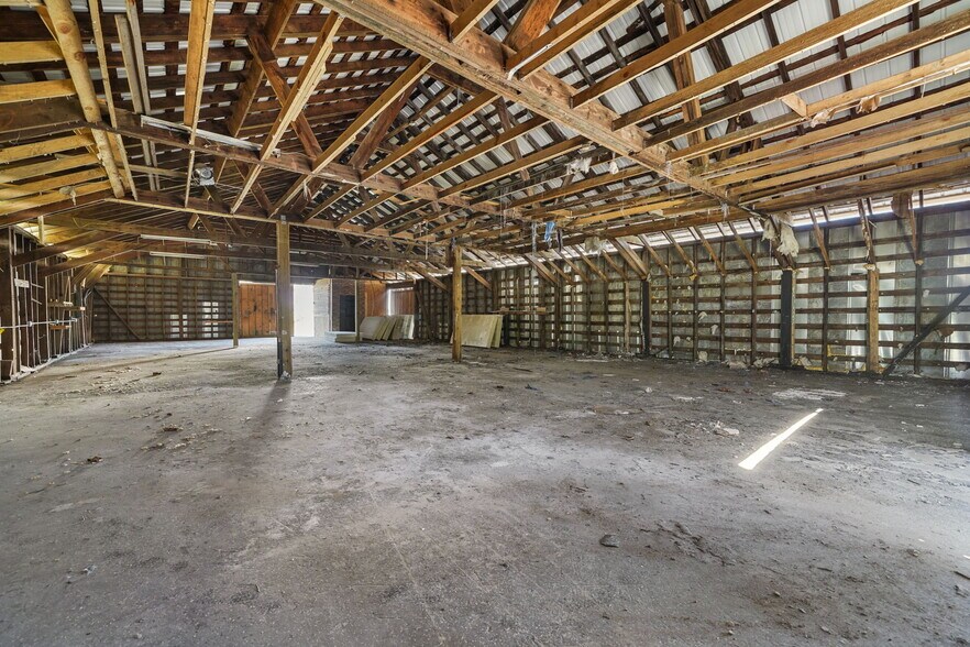 More Photos Of 243 Old Highway 5 S, Ellijay Loft Creative Space For Sale