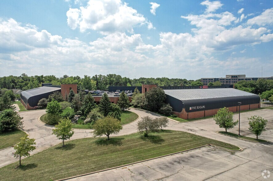 Primary Photo Of 1300 E 96th St, Indianapolis Health Club For Lease