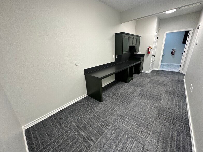 More Photos Of 4102 Richmond Mdws, Texarkana Medical For Sale