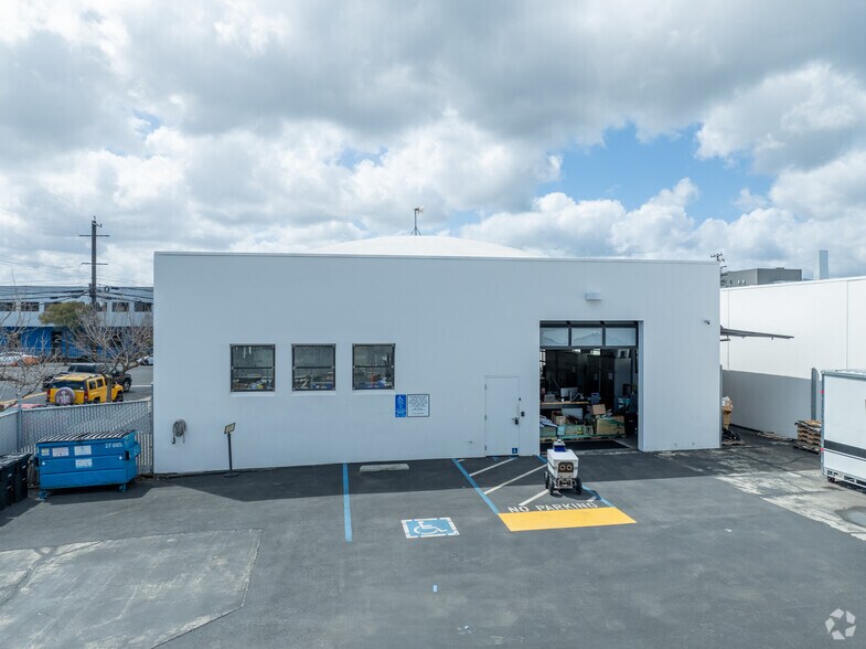 More Photos Of 730 Broadway, Redwood City Research And Development For Lease