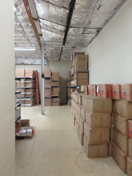 More Photos Of 15445 N Nebraska Ave, Lutz Warehouse For Lease