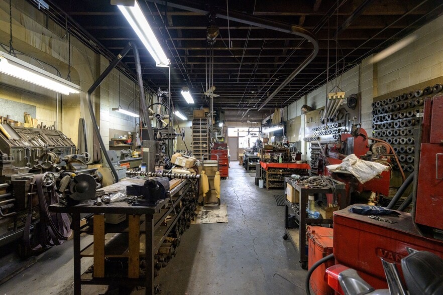 More Photos Of 1713 W 5th Ave, Vancouver Office For Sale