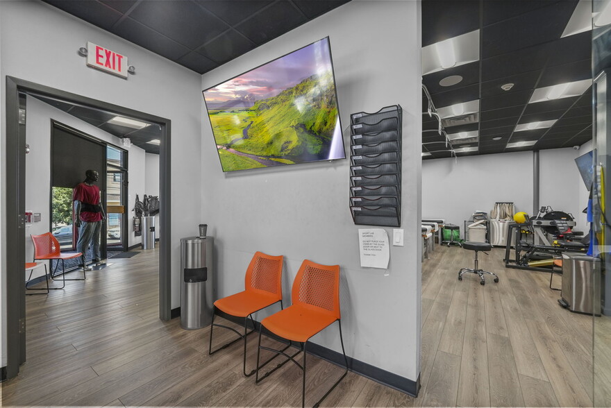 More Photos Of 530-540 Bergen Blvd, Ridgefield Office For Sale