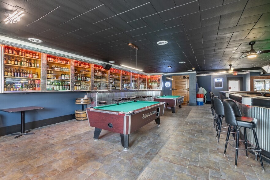 More Photos Of 740 Washington St, Wausau Bar For Sale