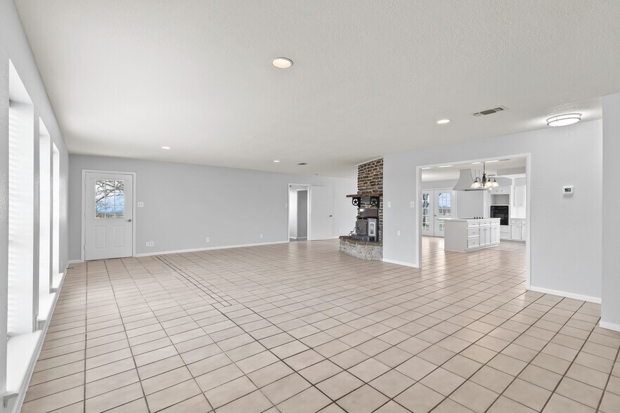 More Photos Of 2736 Highway 29, Burnet Office Residential For Lease