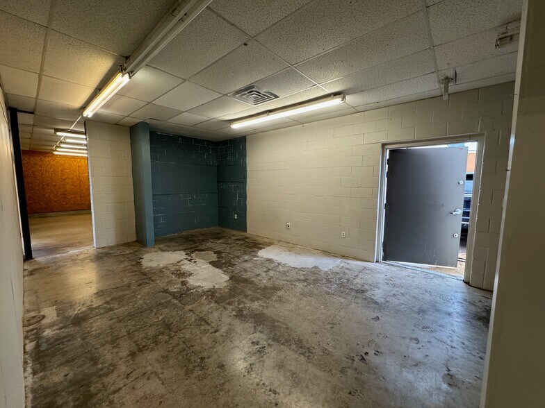 More Photos Of 2920 Grand Ave, Fort Smith Freestanding For Lease