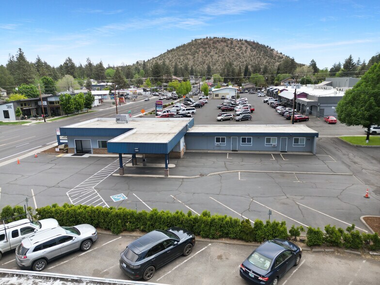 More Photos Of 671 NE Greenwood Ave, Bend Office For Lease