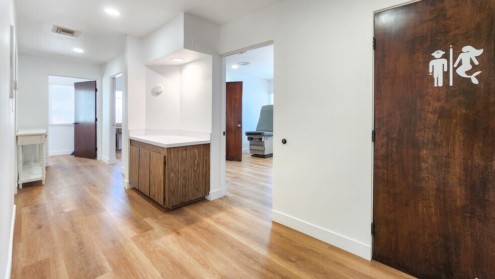 More Photos Of 18821 Delaware St, Huntington Beach Medical For Lease