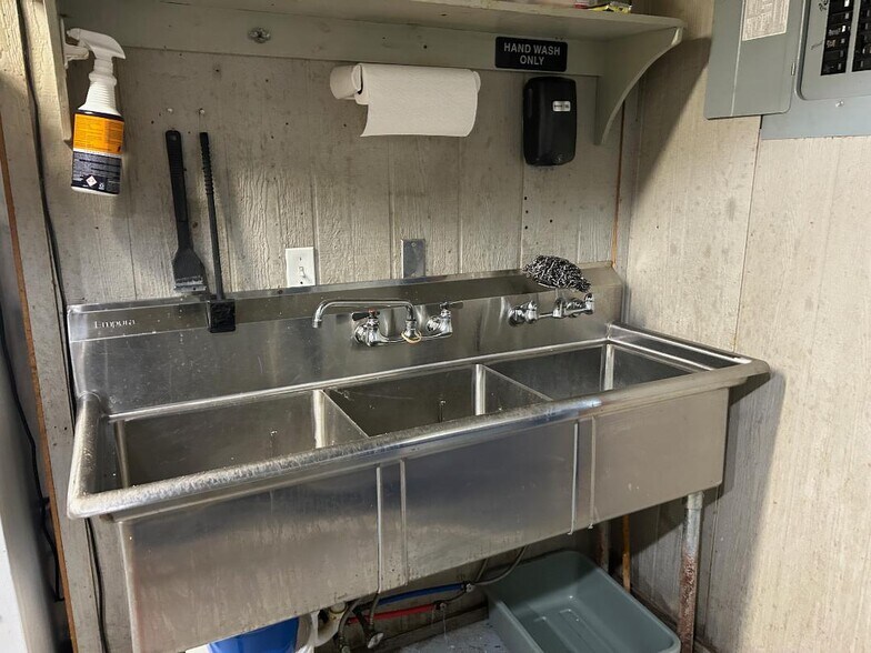 More Photos Of 9318 US Highway 59 N, Atlanta Specialty For Sale