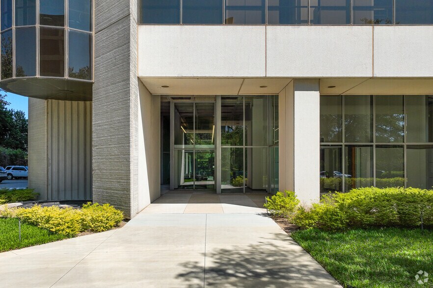 More Photos Of 300 E John Carpenter Fwy, Irving Office For Lease