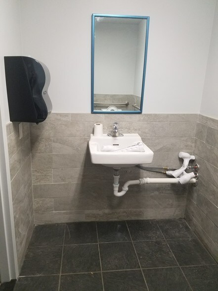 More Photos Of 80 Greenwood Ave, Midland Park Warehouse For Lease