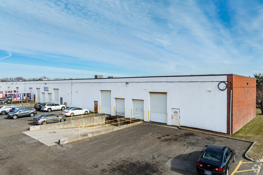 More Photos Of 710 Union Pky, Ronkonkoma Warehouse For Sale