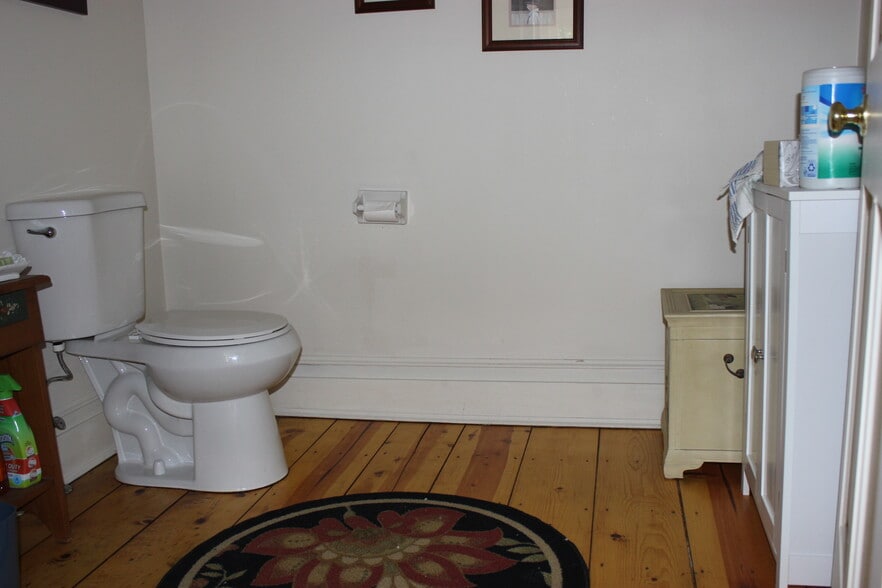 More Photos Of 88 Bradley Rd, Woodbridge Office For Sale