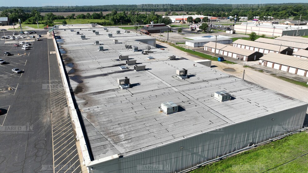 More Photos Of 100 Hall St, Coffeyville Unknown For Lease