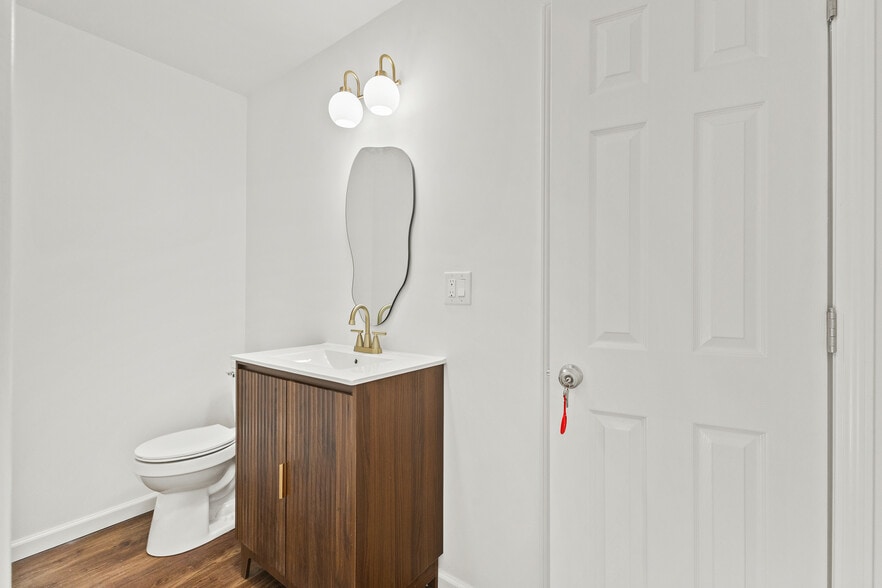 More Photos Of 309 E Springbrook Dr, Johnson City Flex For Lease