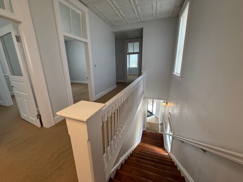 More Photos Of 113 E 3rd St, Taylor Storefront Retail Office For Lease