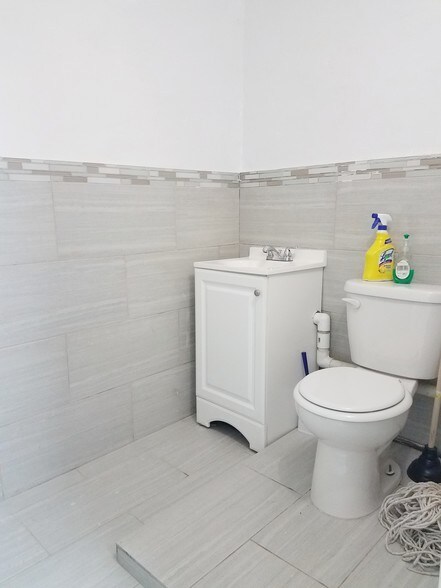 More Photos Of 212 E 122nd St, New York Apartments For Lease