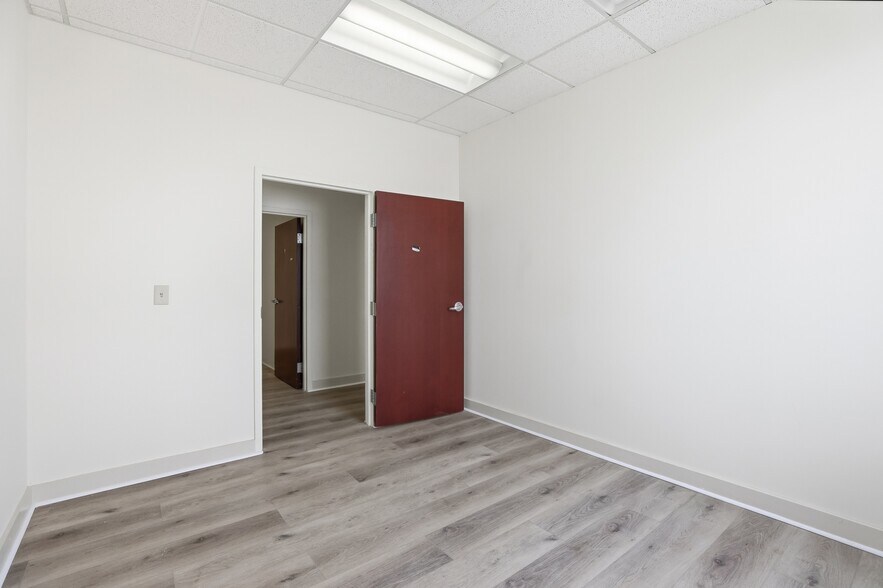 More Photos Of 2925 Lord Baltimore Dr, Windsor Mill Medical For Lease