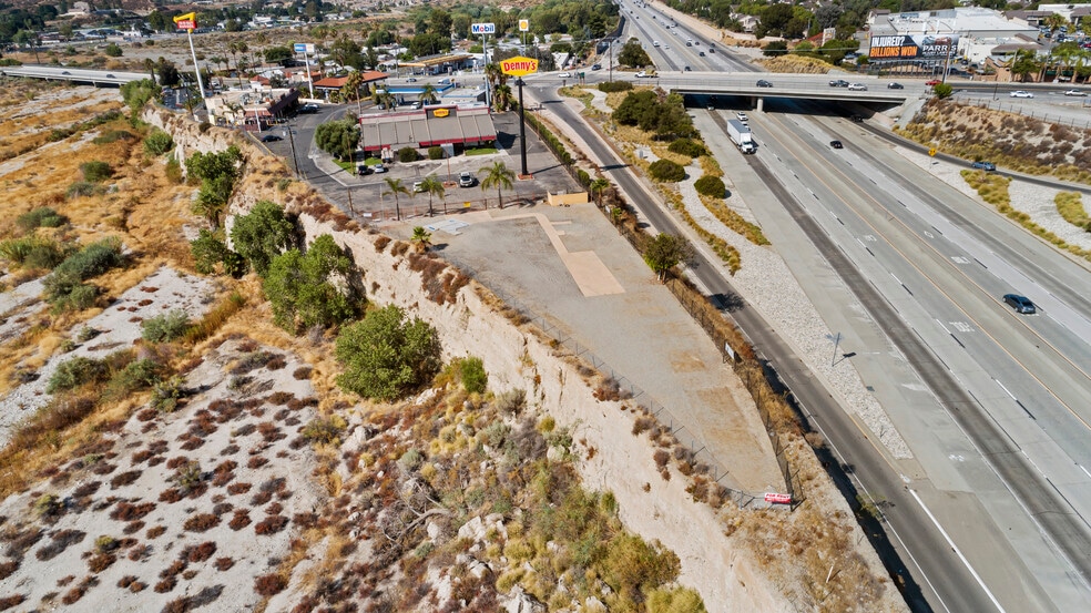 More Photos Of 16441 Delone St, Santa Clarita Land For Lease