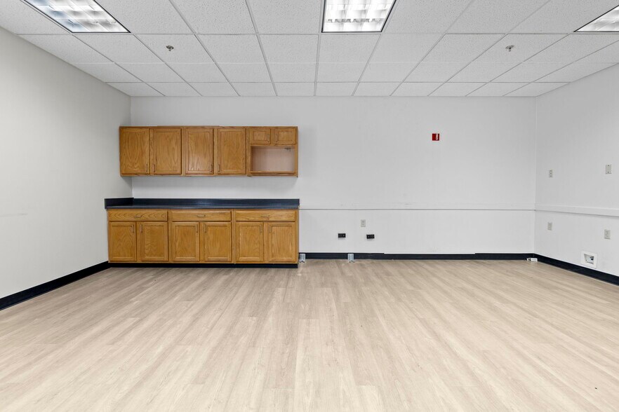 More Photos Of 4240 S Lees Summit Rd, Independence Office For Lease