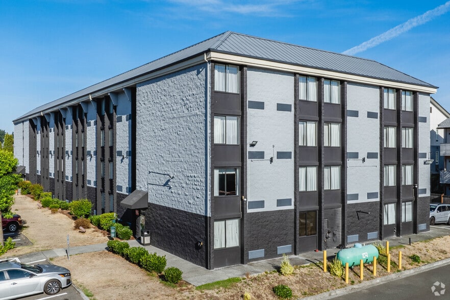More Photos Of 101 128th St SE, Everett Hotel For Sale