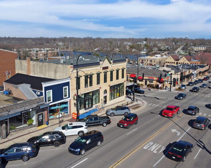 More Photos Of 101-105 W State St, Geneva Restaurant For Lease