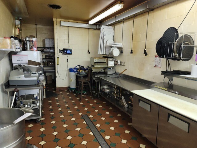 More Photos Of 1500 N E St, Richmond Specialty For Sale