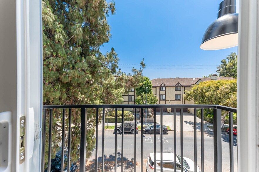 More Photos Of 21719 Hart St, Canoga Park Apartments For Sale