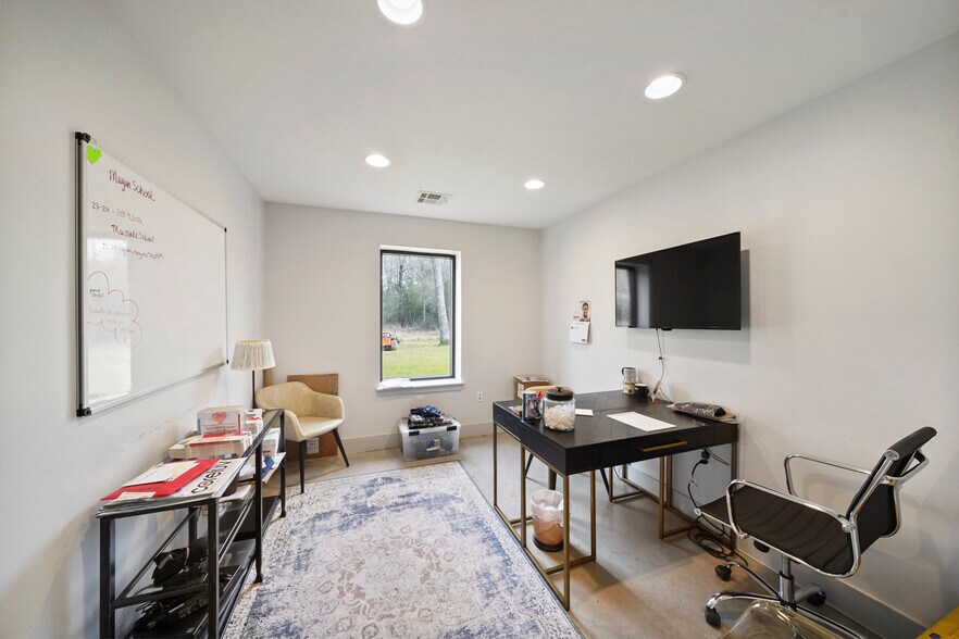 More Photos Of 12726 Moon Rd, Willis Loft Creative Space For Sale