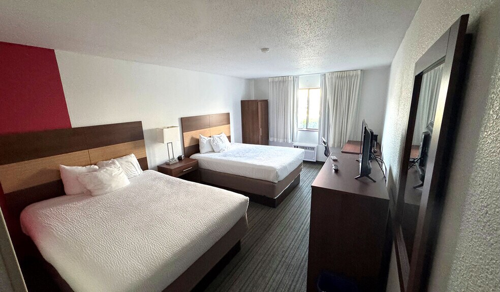 More Photos Of 1606 W Fayette Ave, Effingham Hotel For Sale