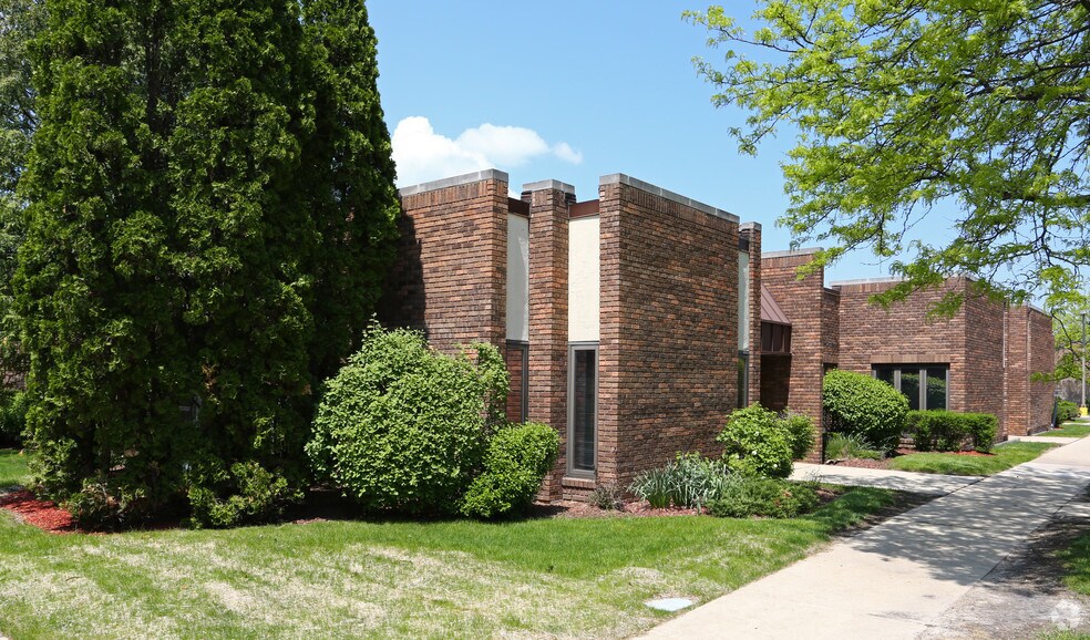 More Photos Of 3365 N Arlington Heights Rd, Arlington Heights Unknown For Lease