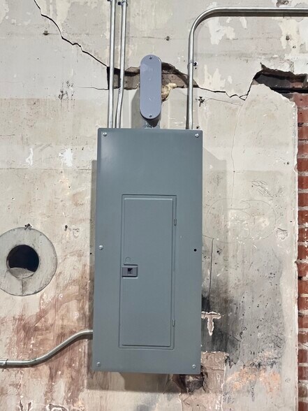 More Photos Of 400 Procter St, Port Arthur Warehouse For Lease