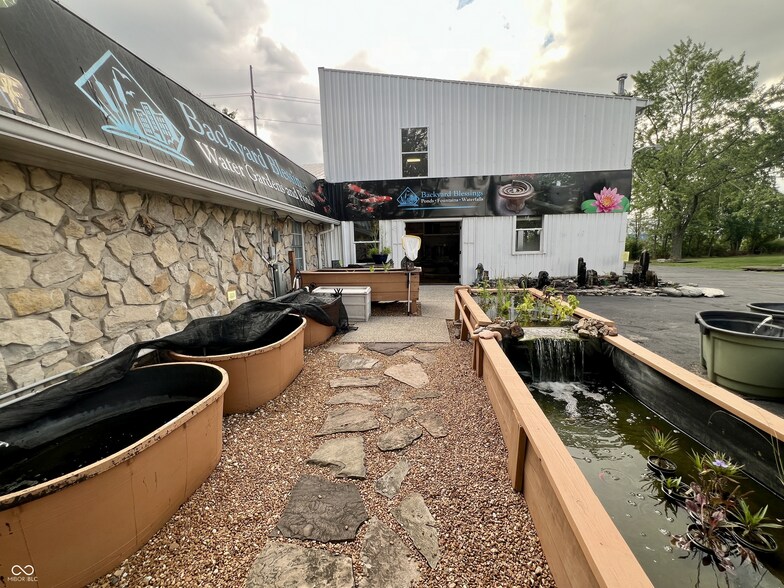 More Photos Of 8135 E 30th St, Indianapolis Light Manufacturing For Sale