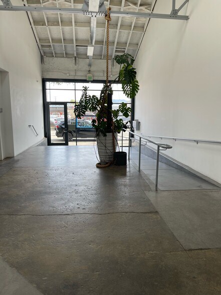 More Photos Of 1850 Campbell St, Oakland Light Distribution For Lease