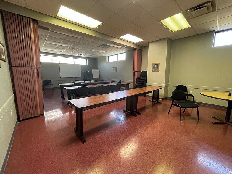 More Photos Of 498 Industrial Dr, Bristol Warehouse For Sale