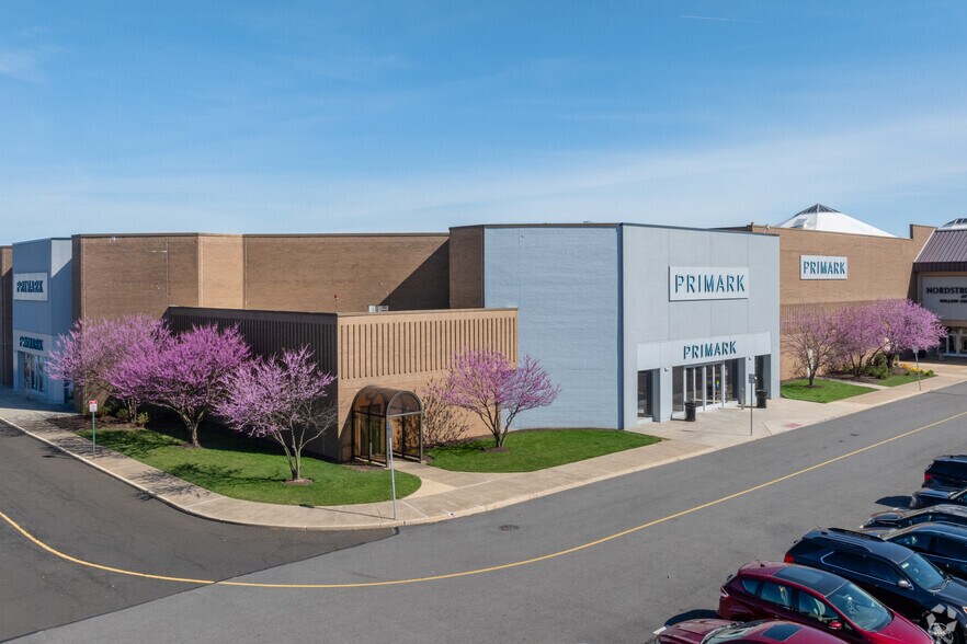 More Photos Of 2500 W Moreland Rd, Willow Grove Storefront For Lease