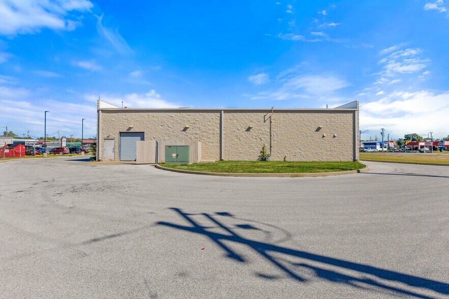 More Photos Of 934 E Edwardsville Rd, Wood River Auto Repair For Sale