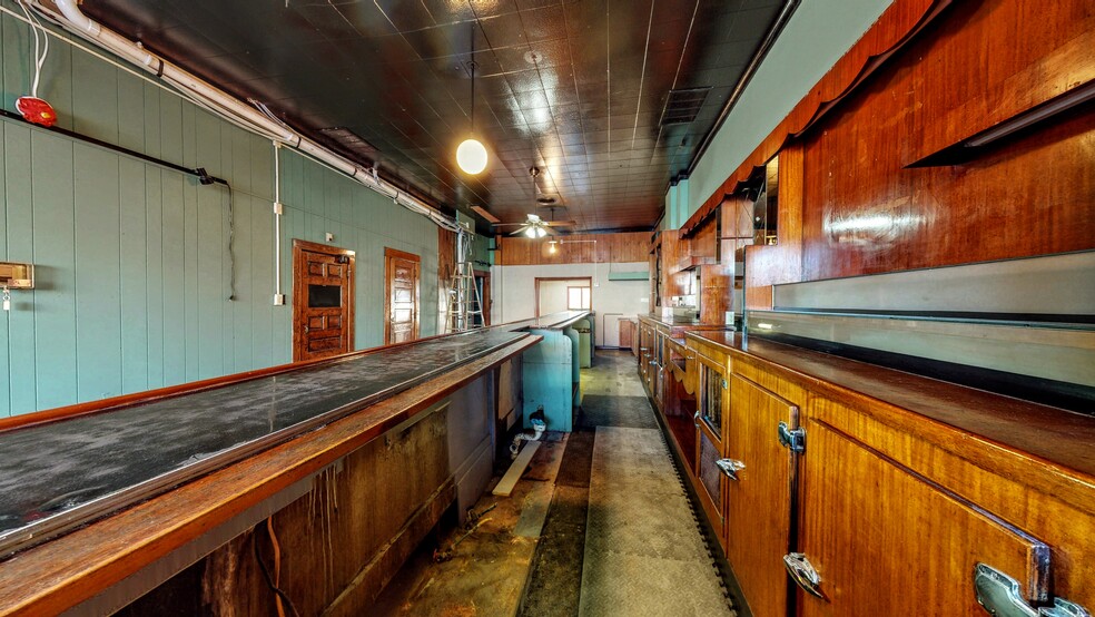 More Photos Of 209 S Main St, Jefferson General Retail For Sale