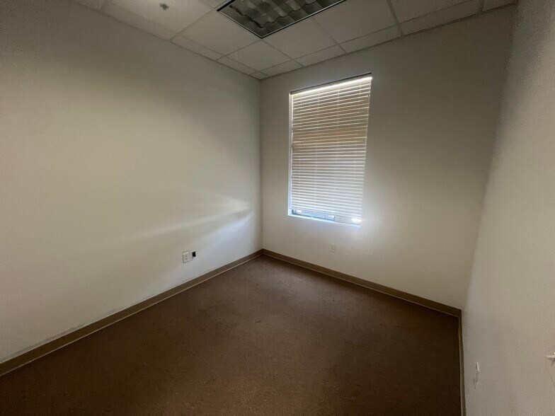 More Photos Of 3202 S W S Young Dr, Killeen Medical For Lease