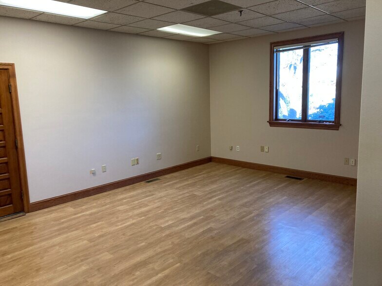 More Photos Of 200 Littleton Rd, Westford Office For Sale