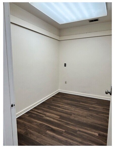 More Photos Of 30-31 Memorial Medical Dr, Greenville Medical For Lease